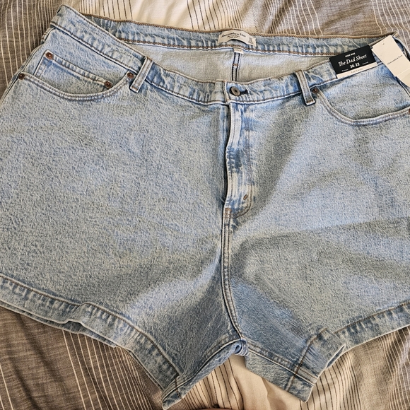 Abercrombie Curve Love High Rise Dad Short - Light - Picture 5 of 5